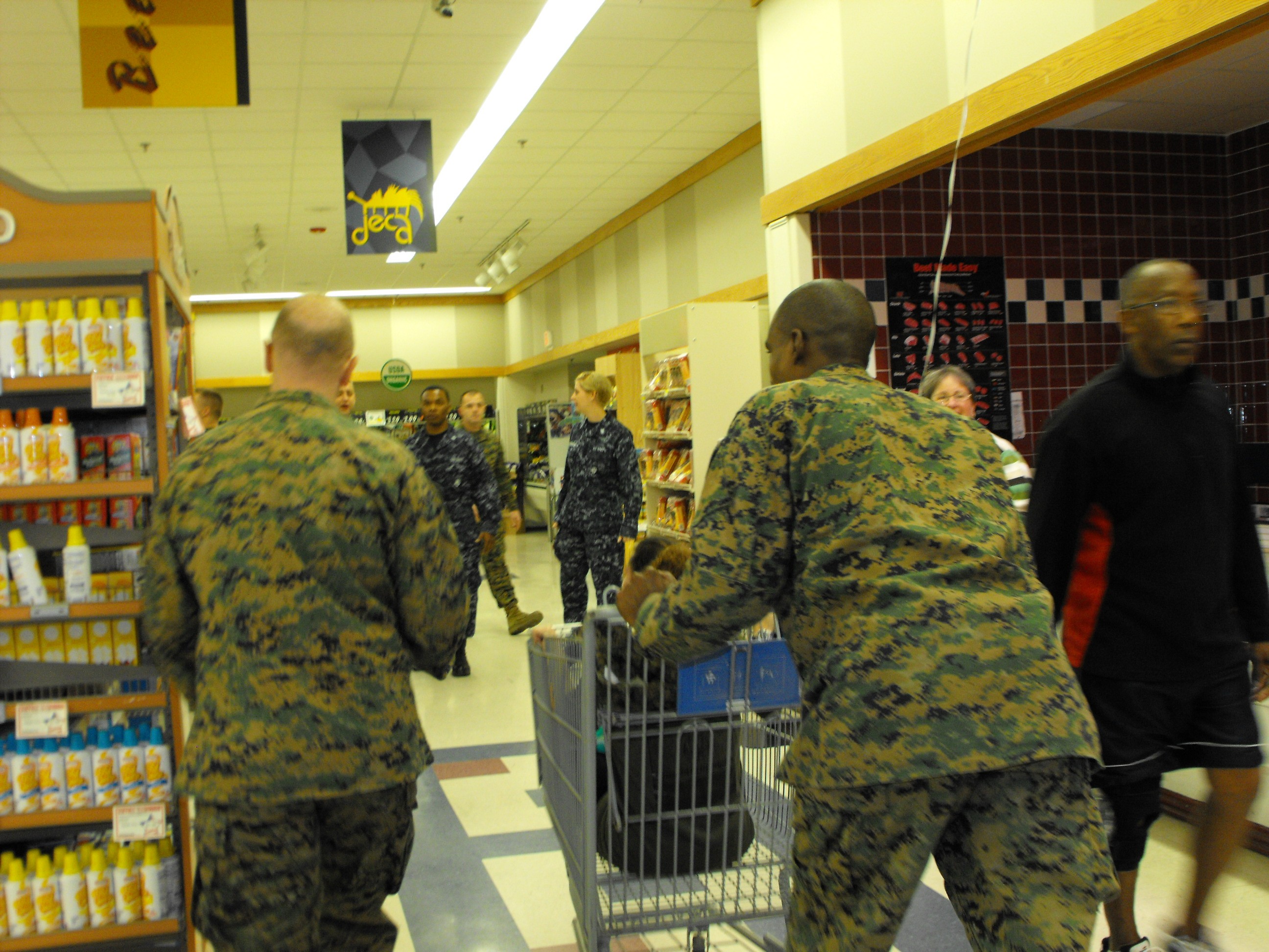 ./2011/Commissary Games/MCAS Cherry Pt Commissary 0016.JPG
